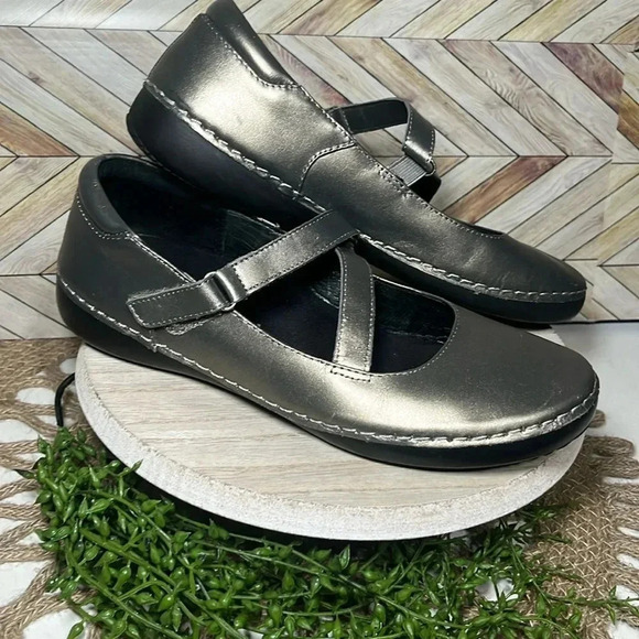 Vionic Judith Flat Mary Janes Orthaheel Metallic - Picture 1 of 5